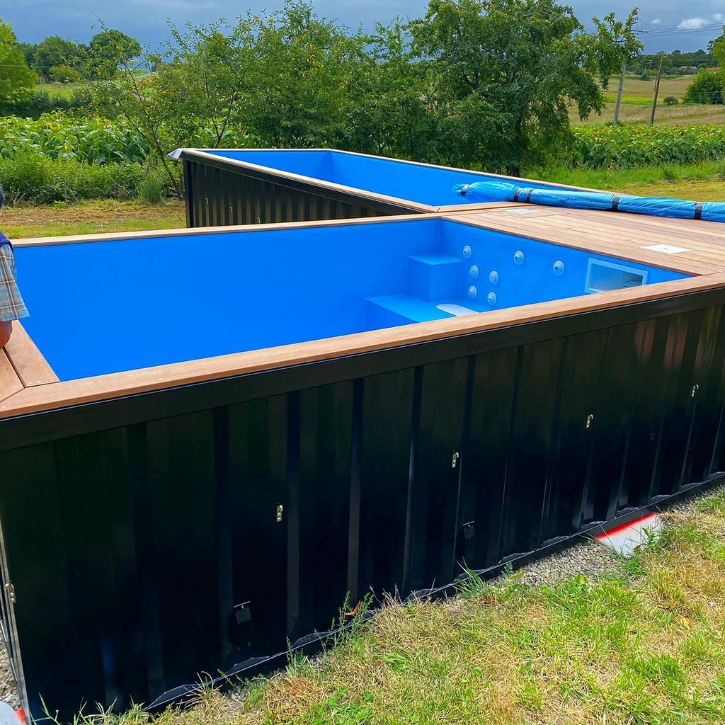 Une entreprise transforme des conteneurs d’expédition en piscines