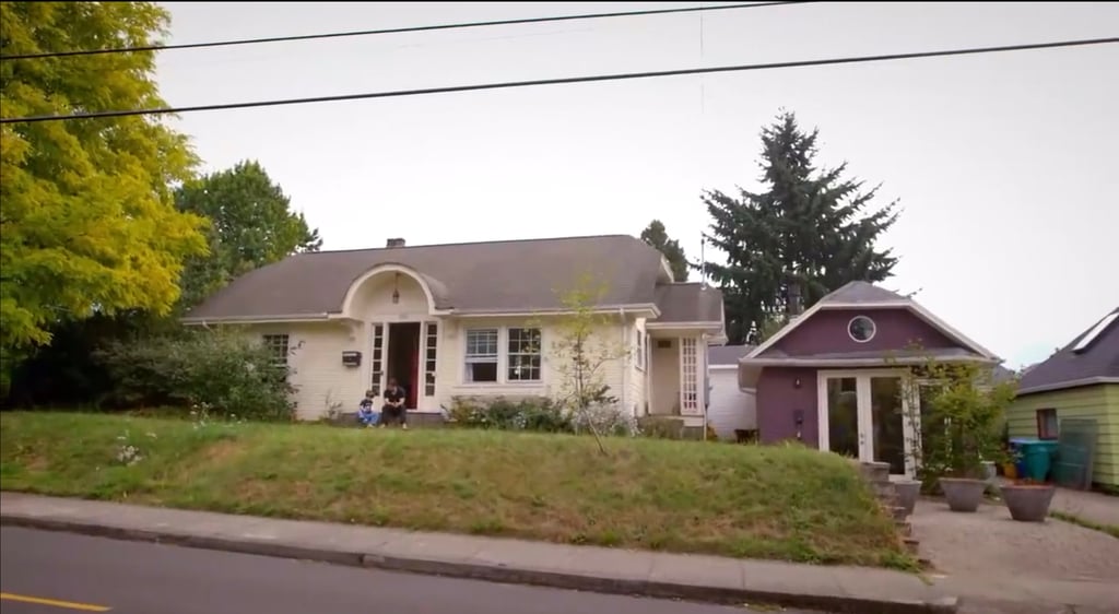 Une famille convertit leur garage en une belle petite maison pour grand-maman afin qu'elle puisse vivre à proximité