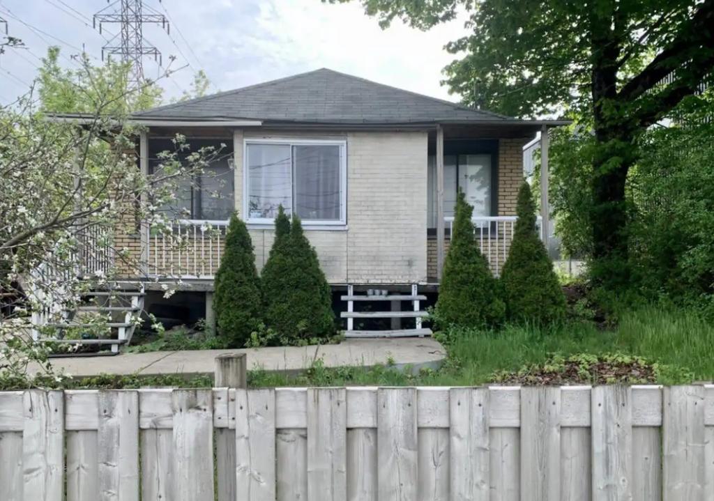 Voici ce que vous pouvez vous permettre comme maison à vendre pour moins de 300 000 $ à Montréal.