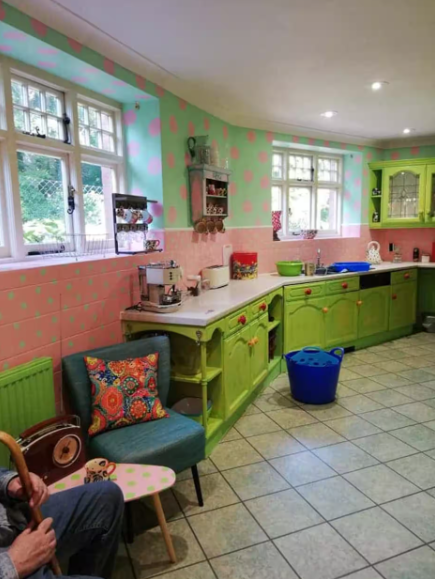 Une femme qui a transformé sa demeure en «maison de poupée géante» n'arrive pas à la vendre