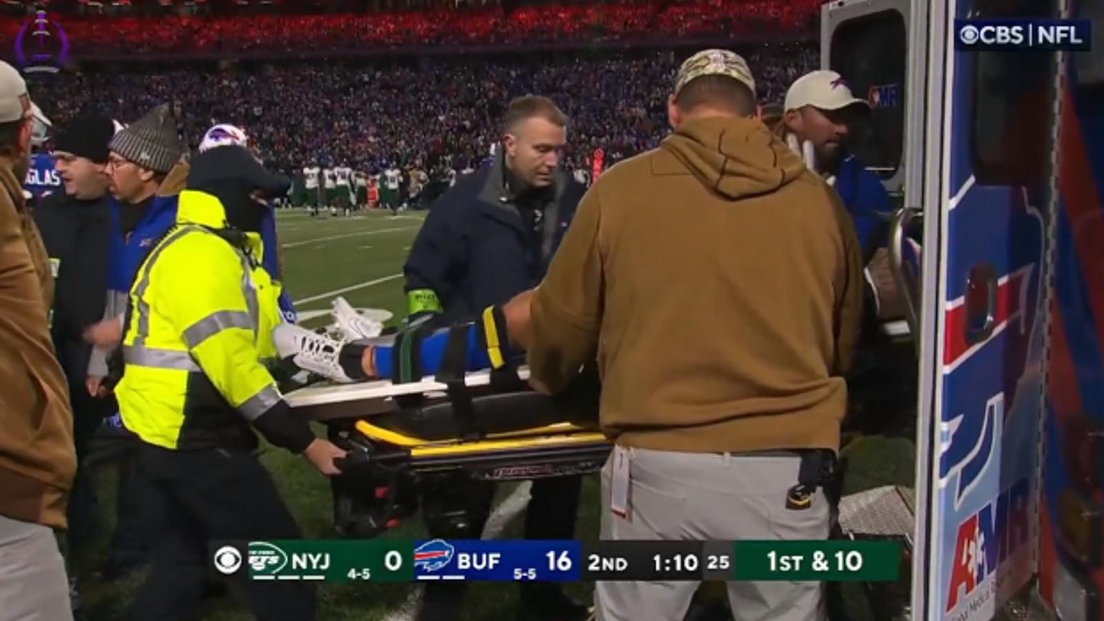 Taylor Rapp des Bills quitte le match en ambulance