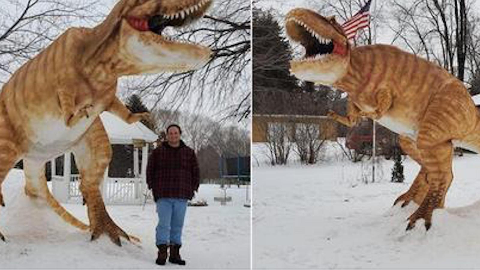 Il a fait un énorme dinosaure en neige devant chez lui