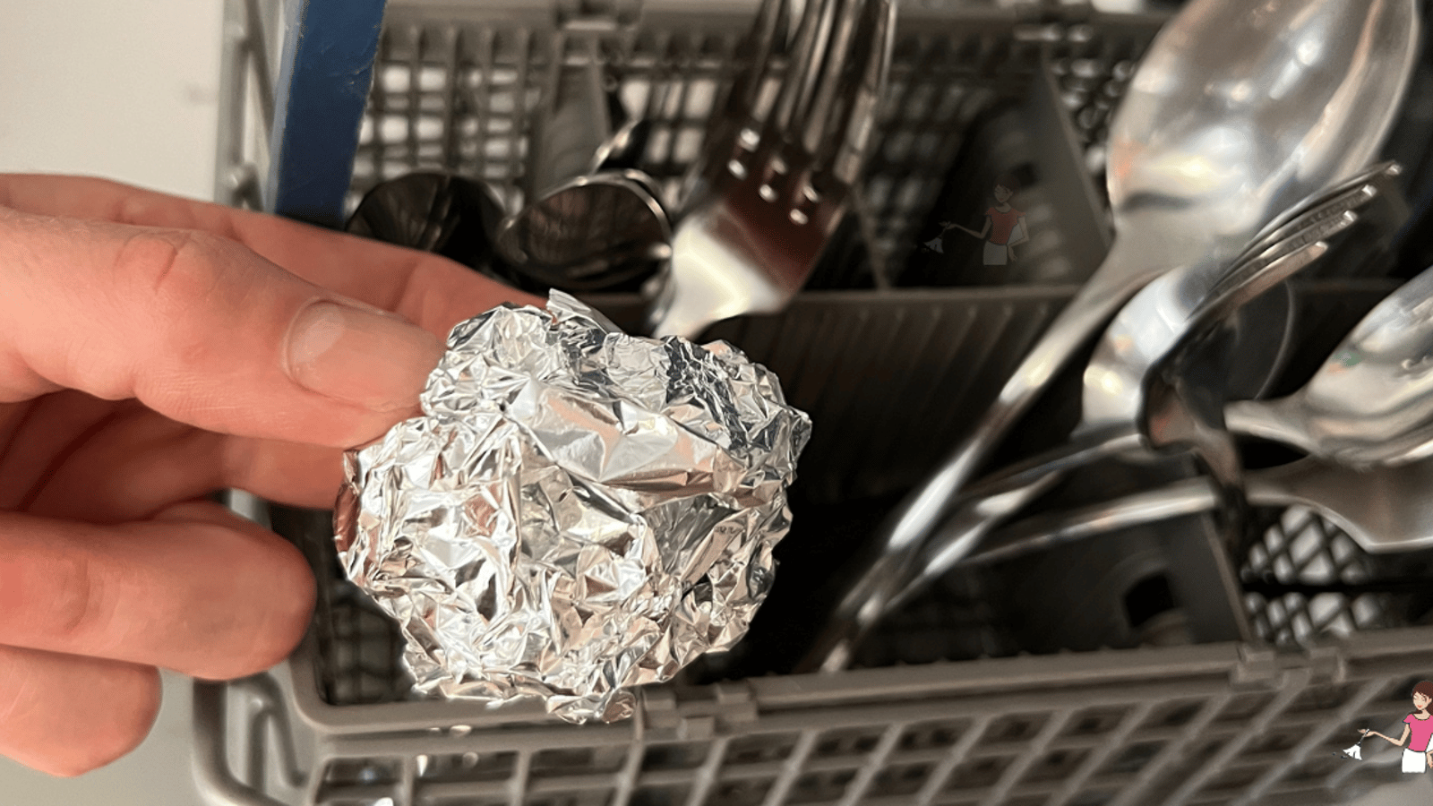 Pourquoi mettre une boule de papier d'aluminium dans votre lave-vaisselle est une bonne idée