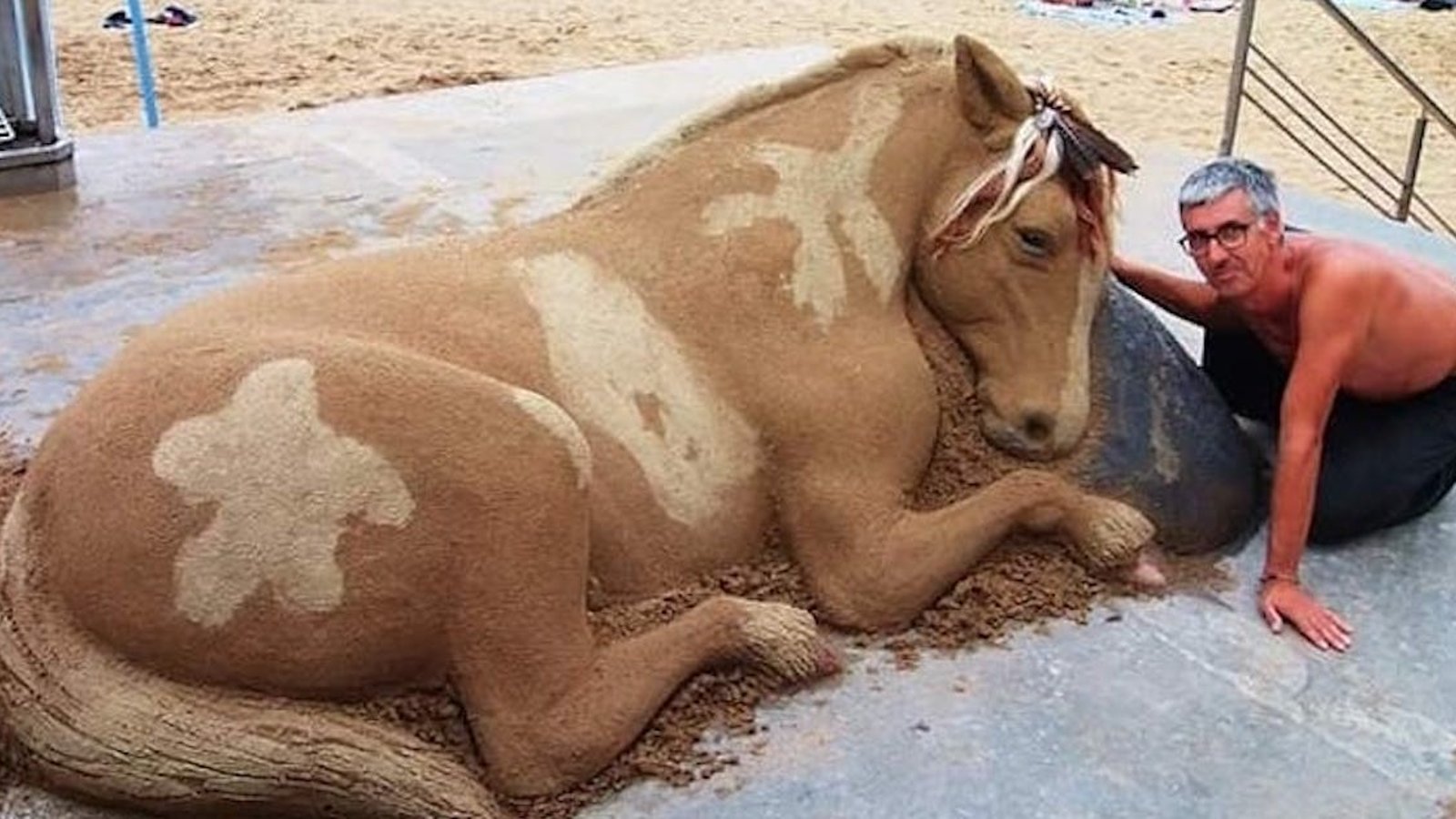 Cet artiste crée des sculptures de sable icroyablement réalistes