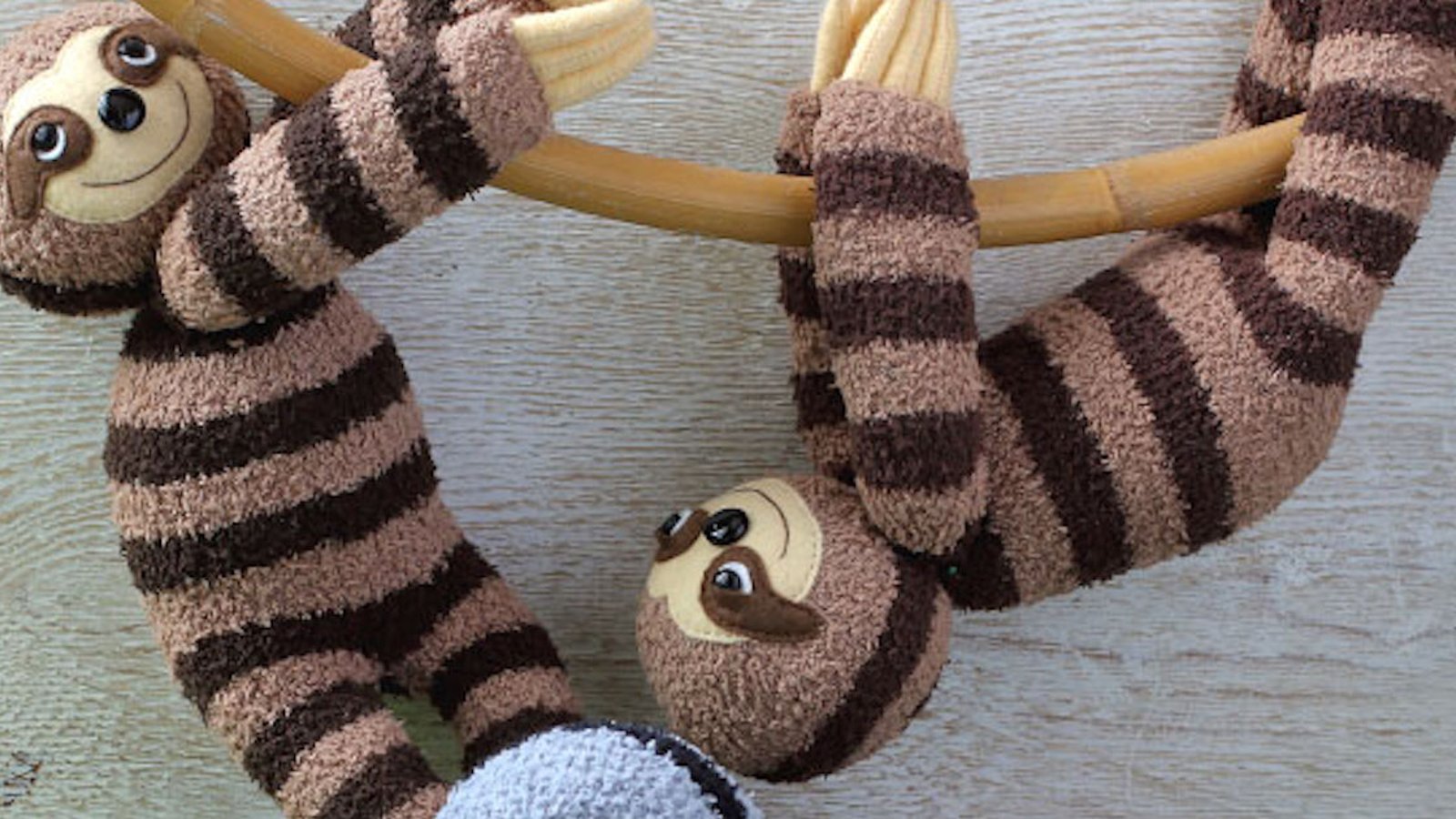 Comment faire un adorable paresseux en chaussettes