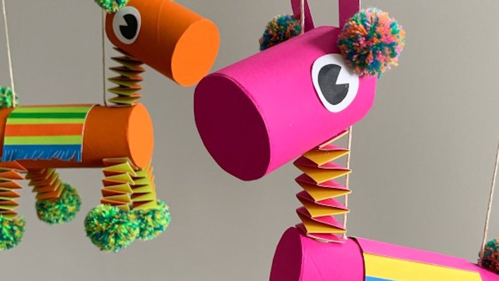 Comment fabriquer une jolie marionnette style piñata avec des tubes en carton