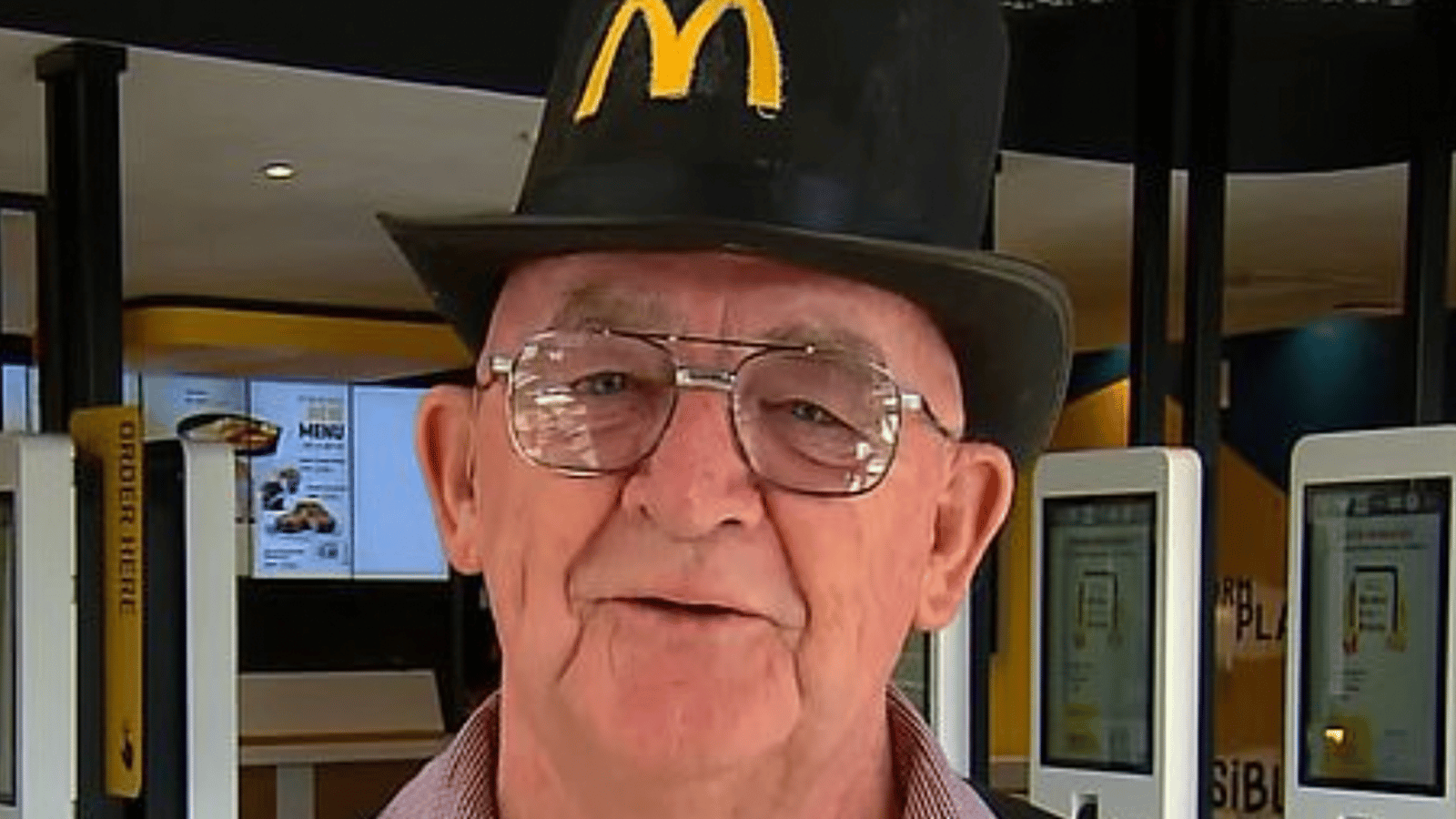 Un homme de 72 ans commence à travailler chez McDonald's parce qu'il s'ennuyait à la retraite