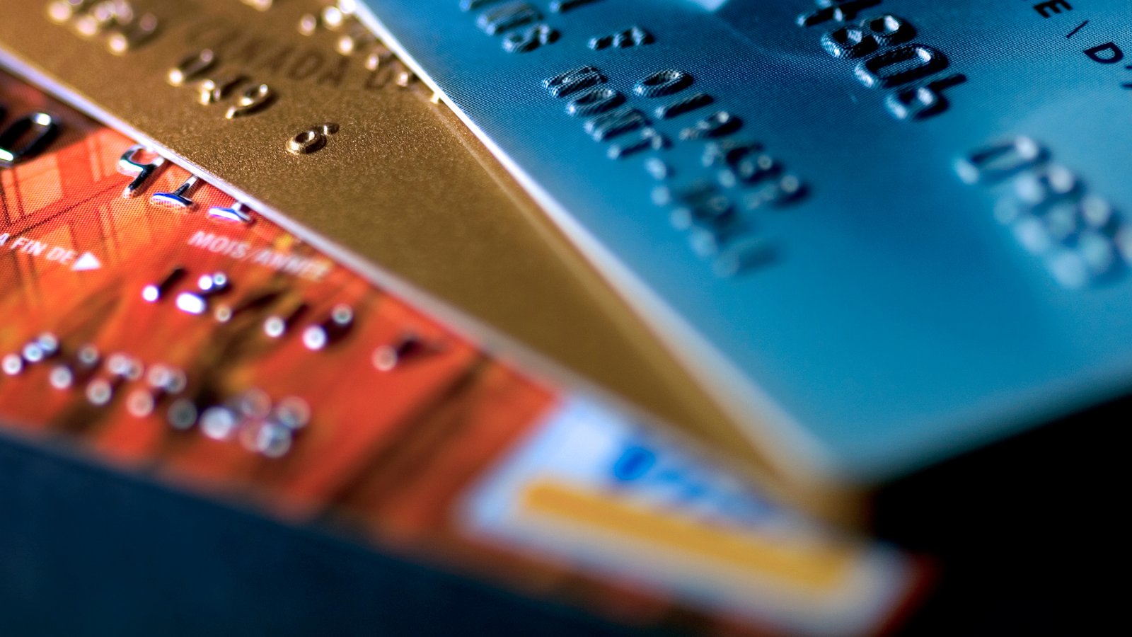 Mauvaise nouvelle pour les Québécois qui ne paient pas leur carte de crédit en entier.