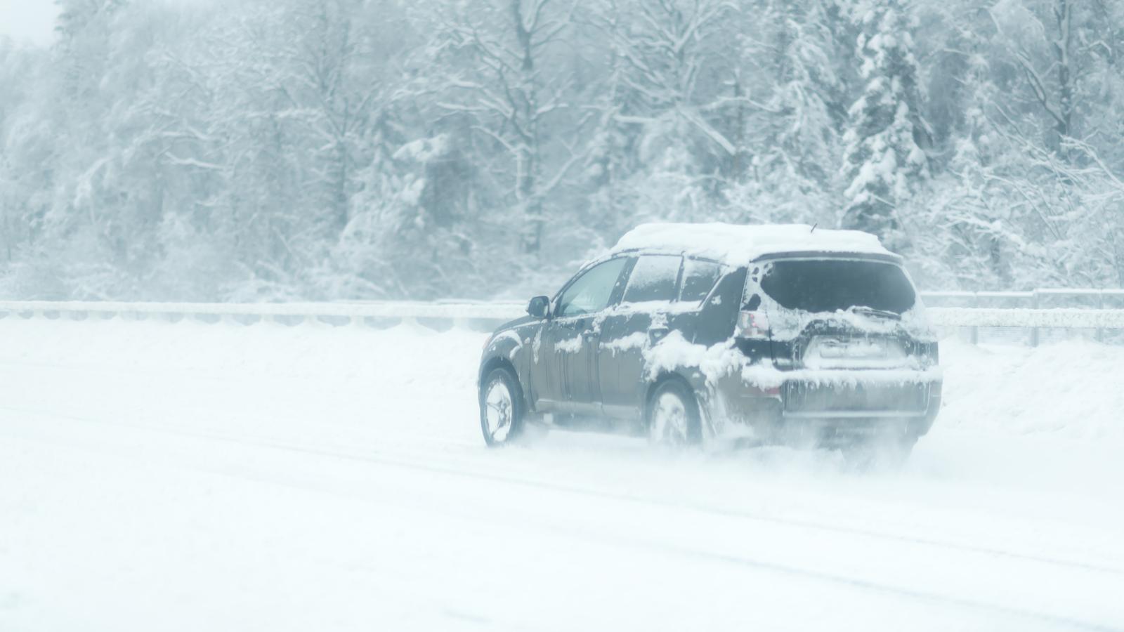 Le CAA lance un important avertissement au conducteurs qui ont encore leurs pneus d'hiver.