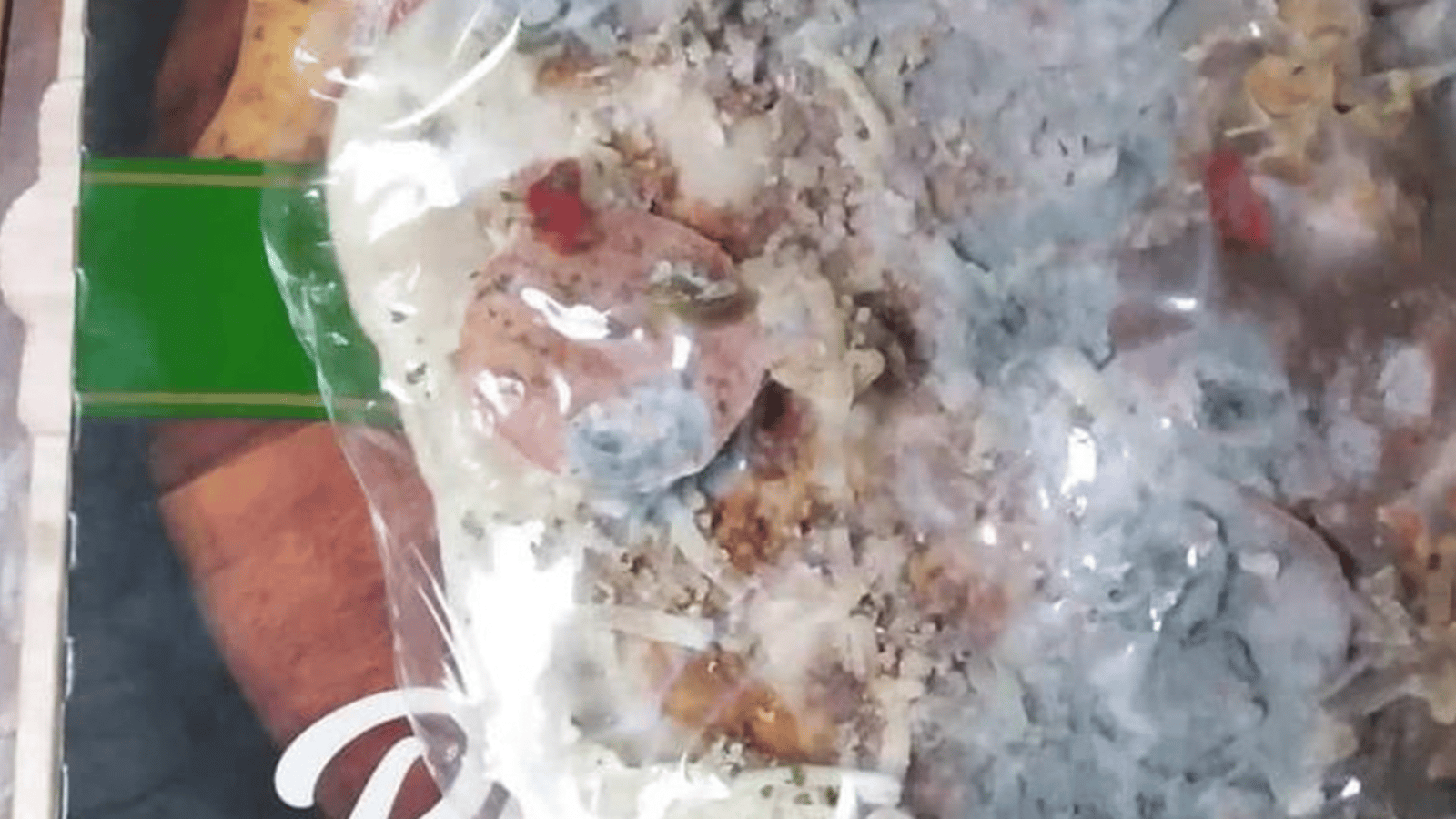  Des pizzas Delissio moisies découvertes dans le rayon des surgelés d'un IGA