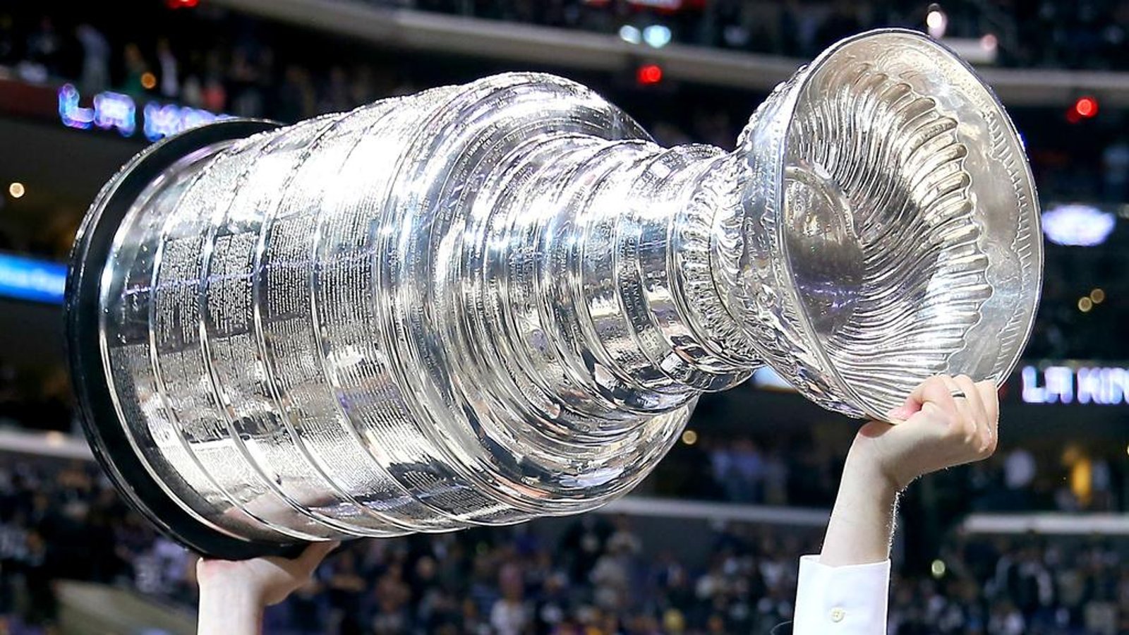 Oddsmakers have a new favorite to win the Stanley Cup!