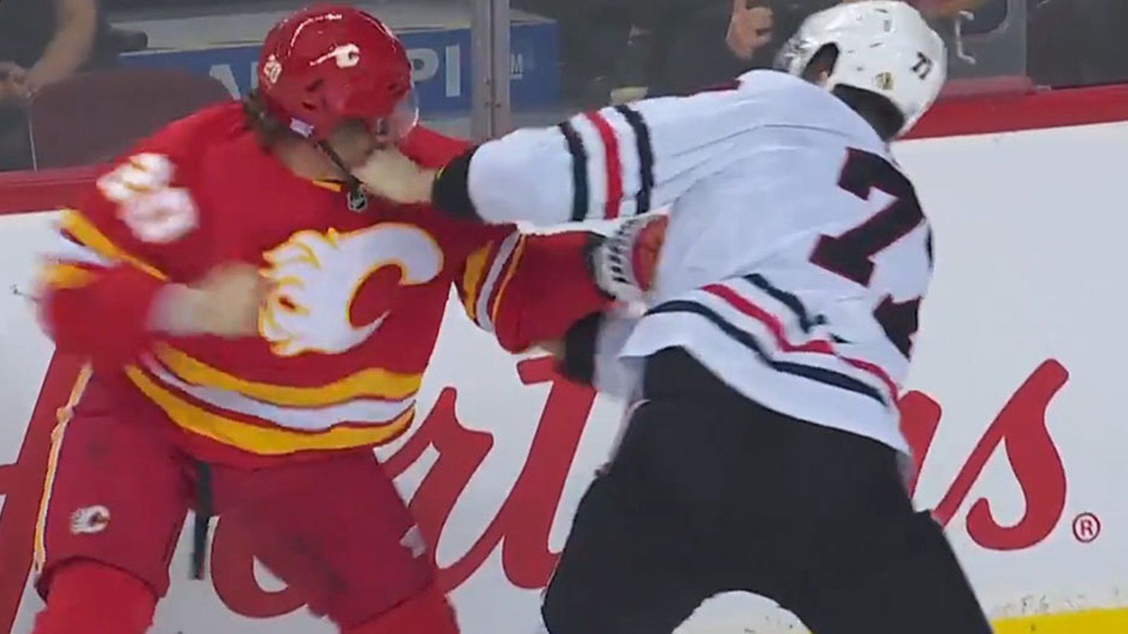 WATCH: Kirby Dach tosses absolute Bombs in his 1st career NHL fight