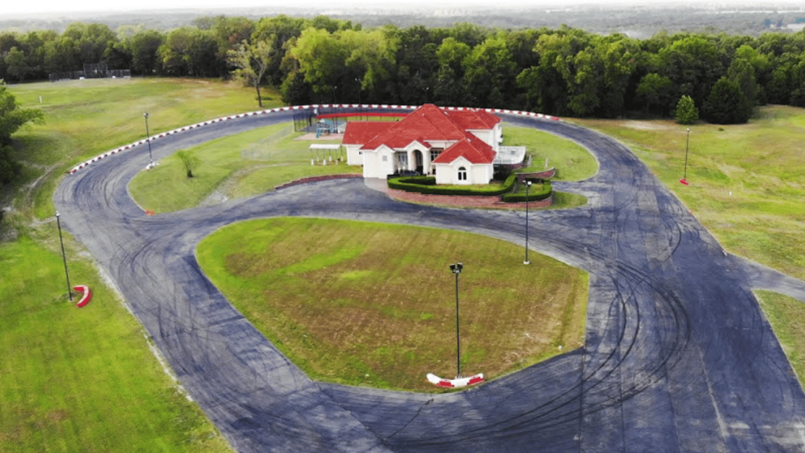 Vous pouvez maintenant louer une maison avec une piste de course