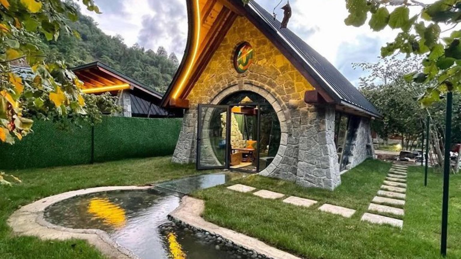 Charmant cottage en pierre à l'intérieur féerique 