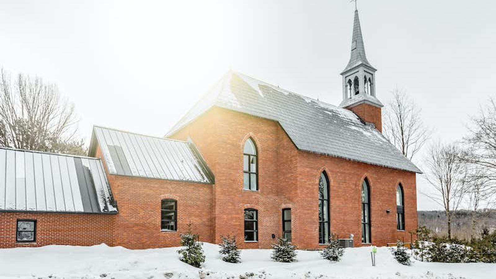  Avant et après : cette église du Québec a été transformée en une épatante demeure moderne