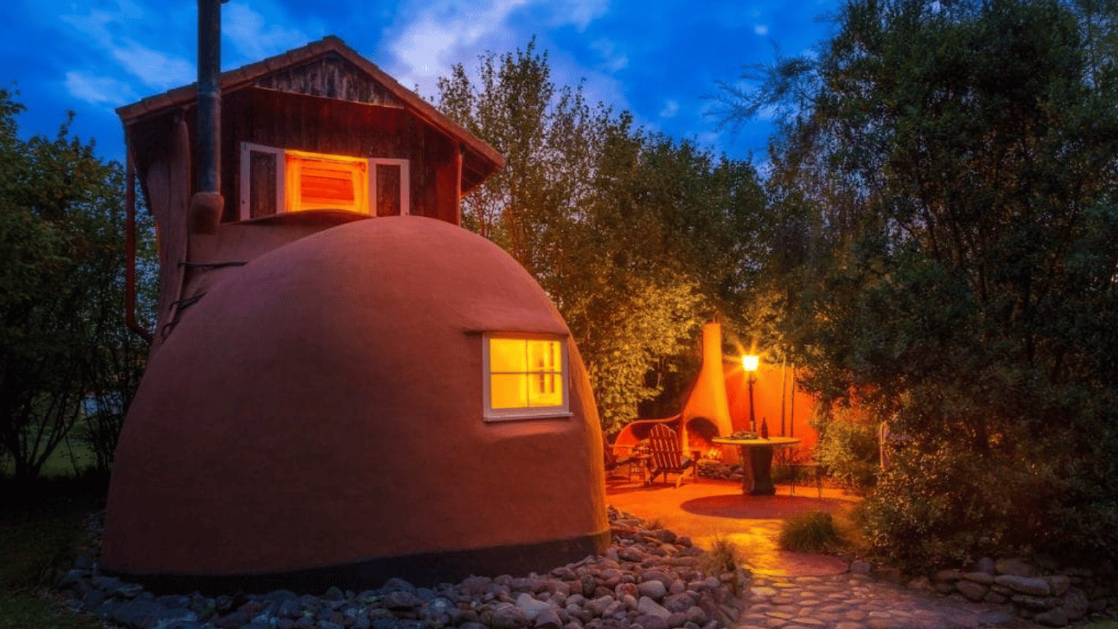 Cette maison en forme de botte est à louer sur Airbnb et son intérieur vous charmera