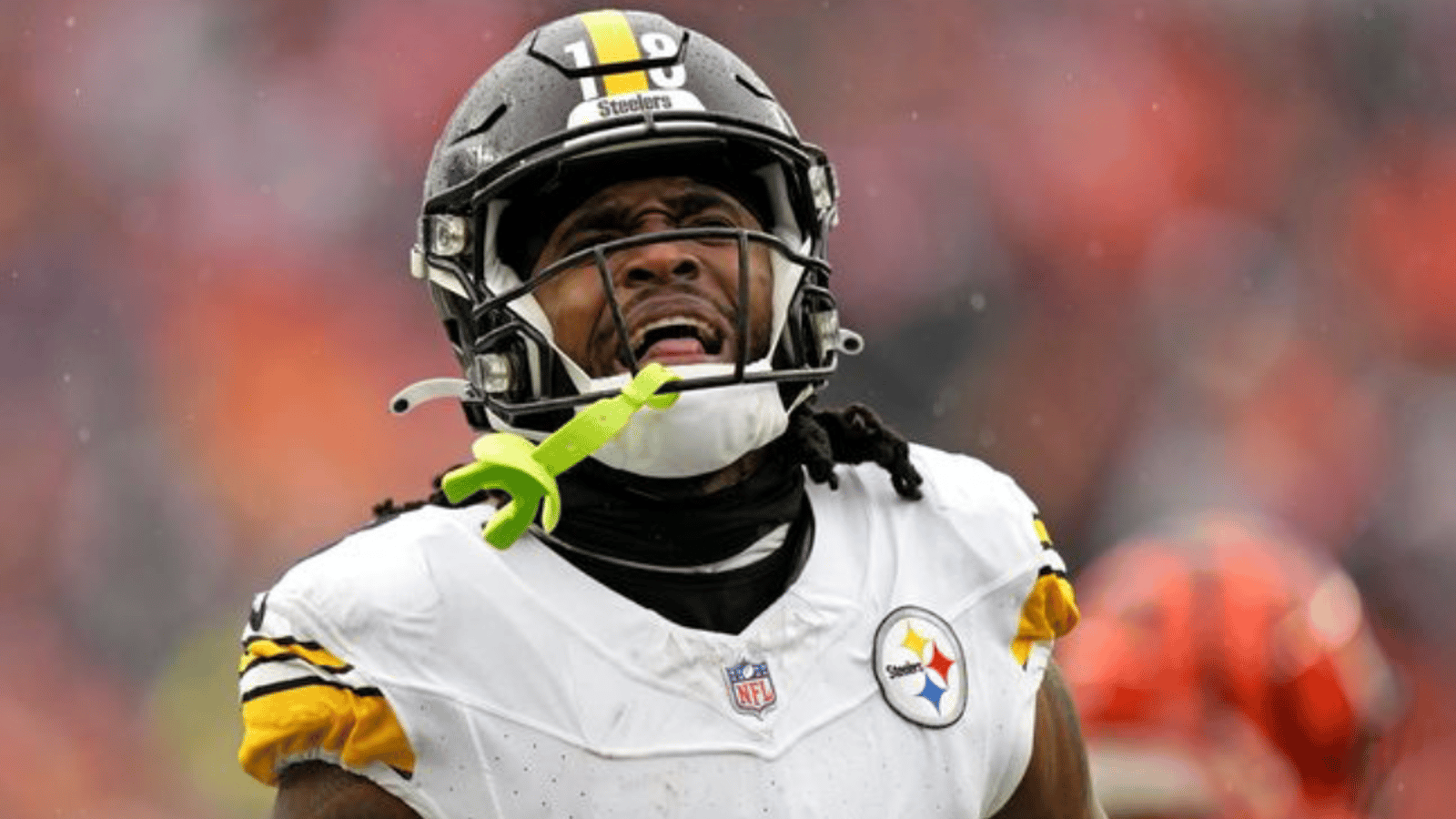 Steelers send Diontae Johnson home! 