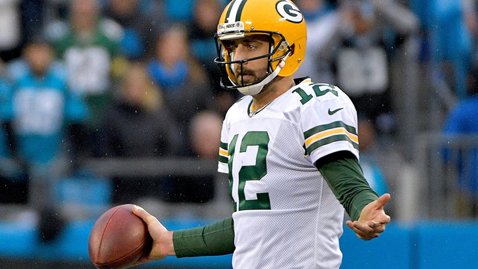 Packers QB Aaron Rodgers calls out his younger teammates! 