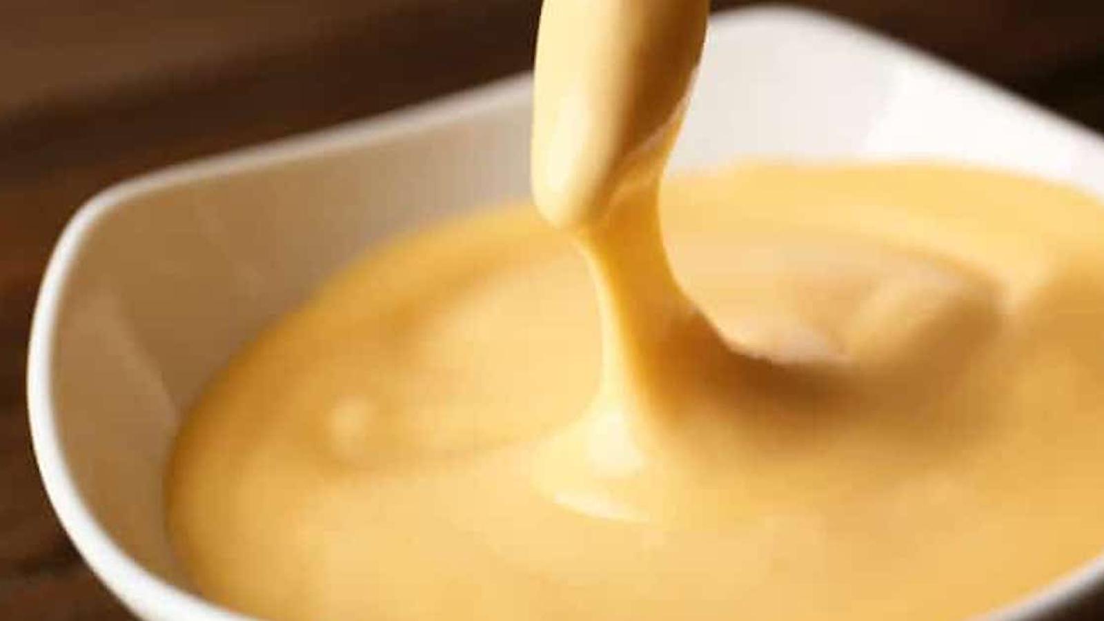 La sauce au fromage maison qui vous fera renoncer pour toujours aux sauces et trempettes du commerce