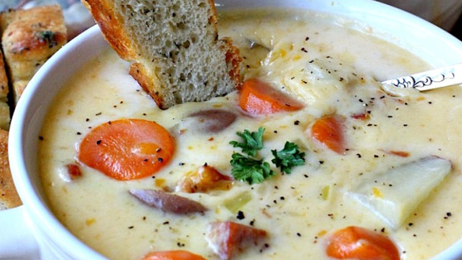 Des Français la nomment la « soupe canadienne », mais peu importe sa réelle origine, elle est délicieuse!