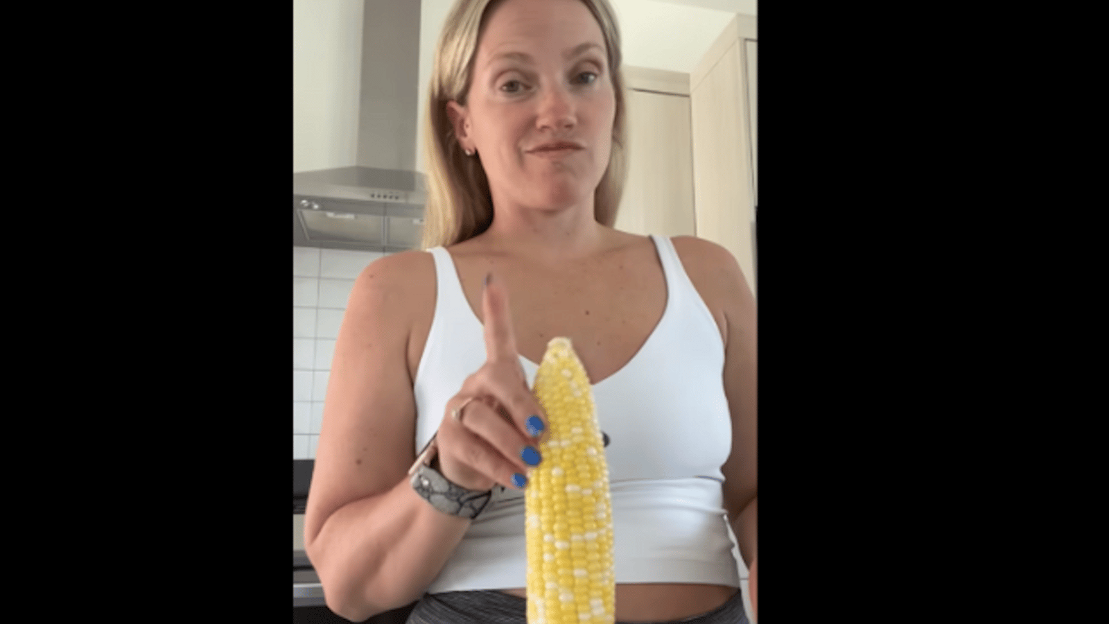 La meilleure façon de couper le maïs frais de son épi
