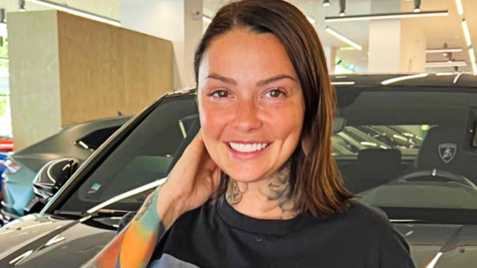 La fille de l'UQAM achète une Lamborghini et se fait arrêter par la police le même jour