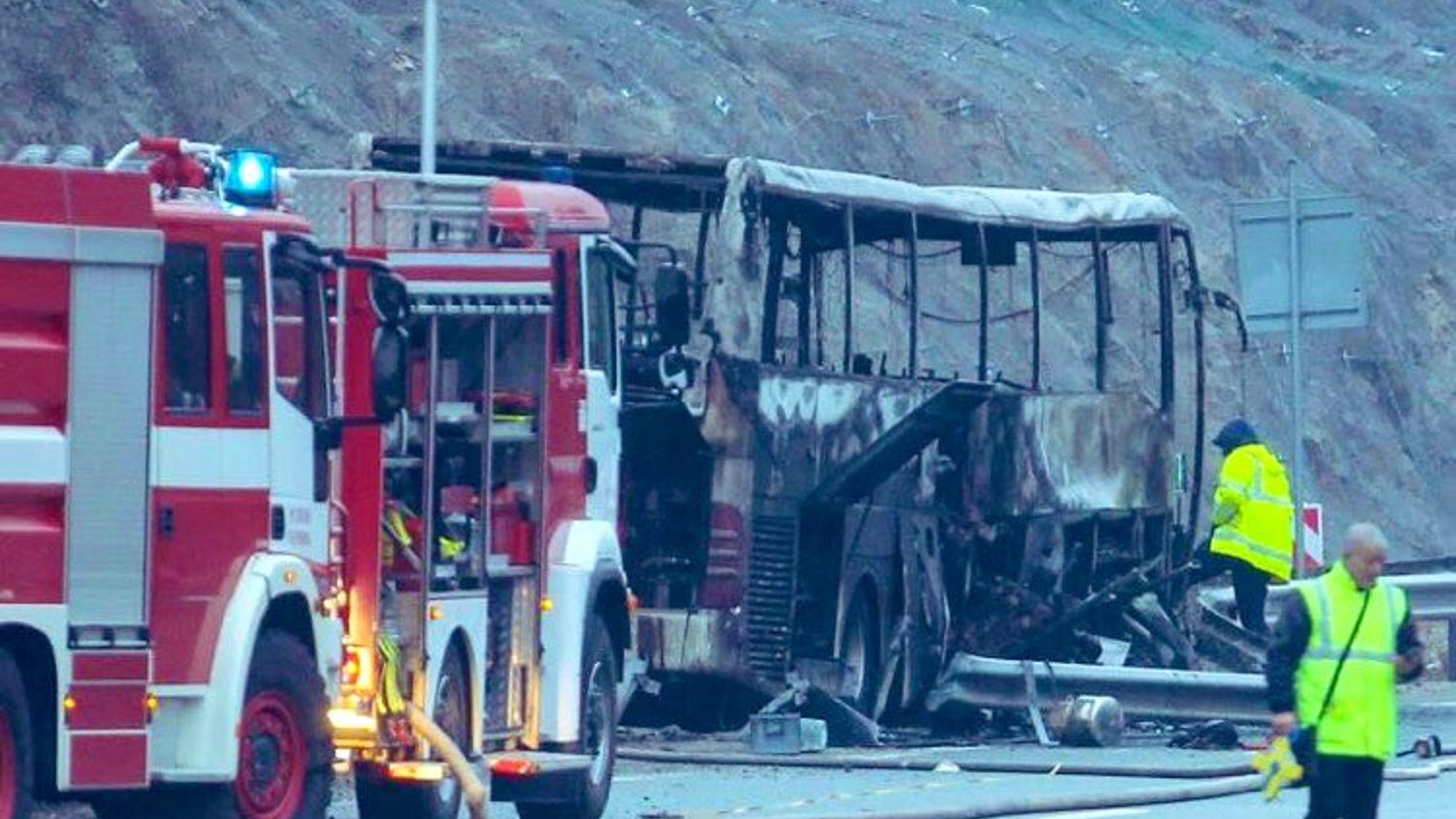 46 morts, dont 12 enfants, dans l'incendie d'un autobus sur l'autoroute