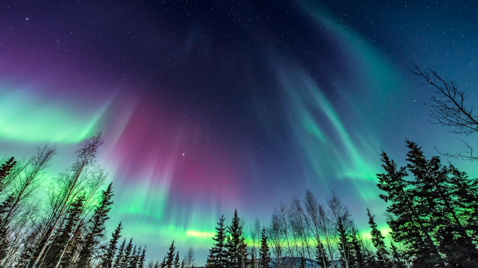 De superbes aurores boréales se donneront en spectacle dans les prochains jours et le Québec pourrait les voir !