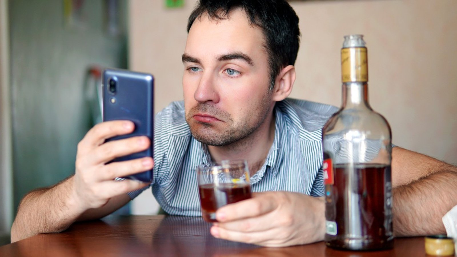 Une étude révèle que l'alcool ferait diminuer la taille du cerveau