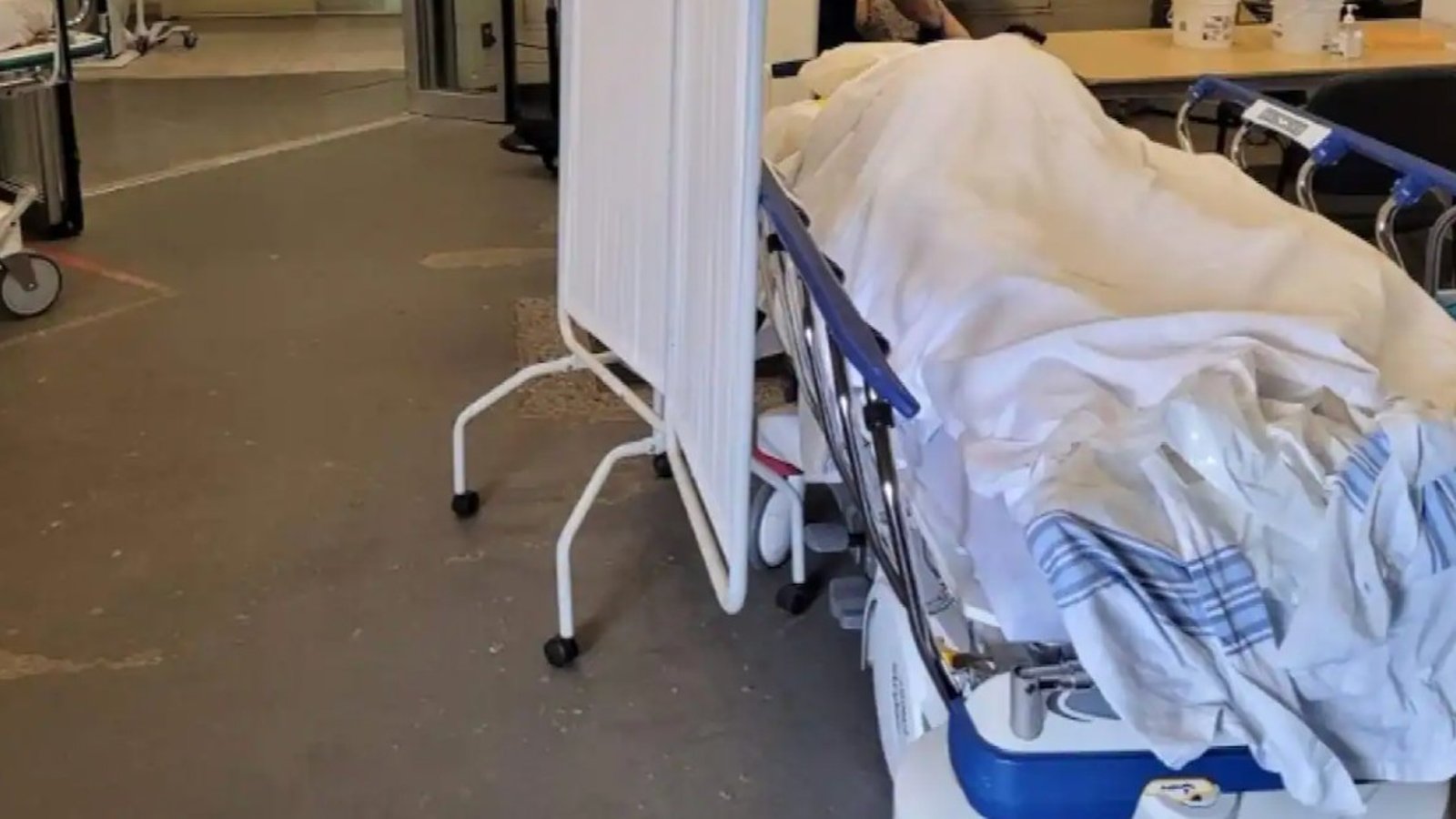 La dépouille d’un homme abandonnée sur une civière pendant plus de 2 heures dans un hôpital en Montérégie