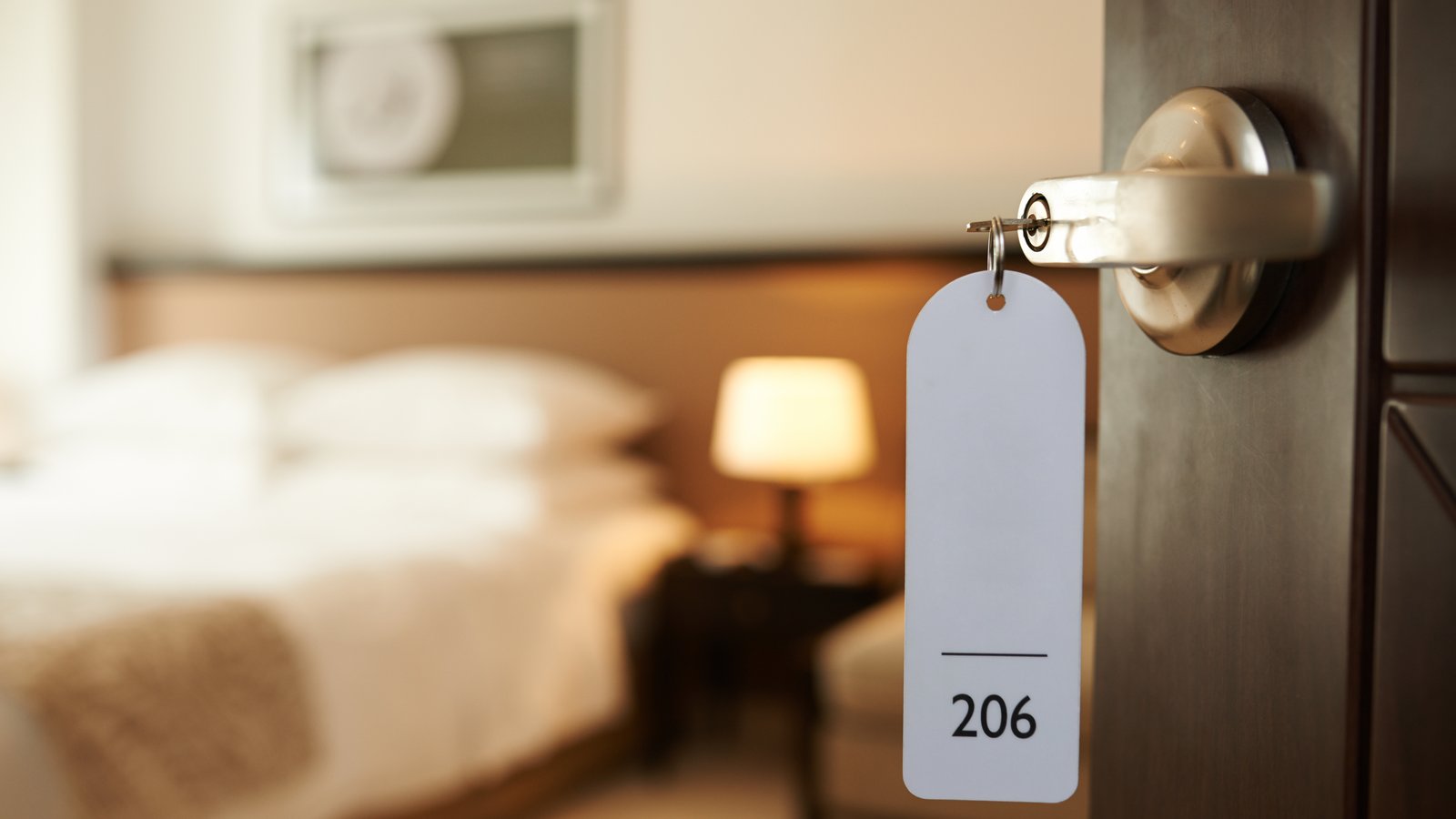 Une ancienne employée d'hôtel met en garde les gens contre quatre objets à ne jamais utiliser dans votre chambre.