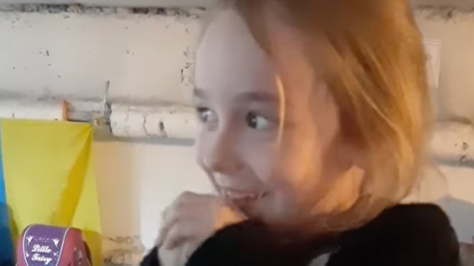 Des internautes sont bouleversés par une petite Ukrainienne qui chante dans un abri anti-bombes