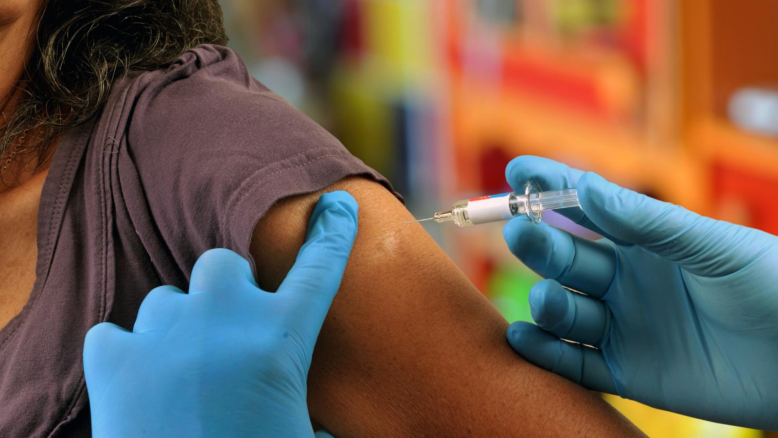 Plus du quart des gens au pays sont en faveur de la prison pour les non-vaccinés