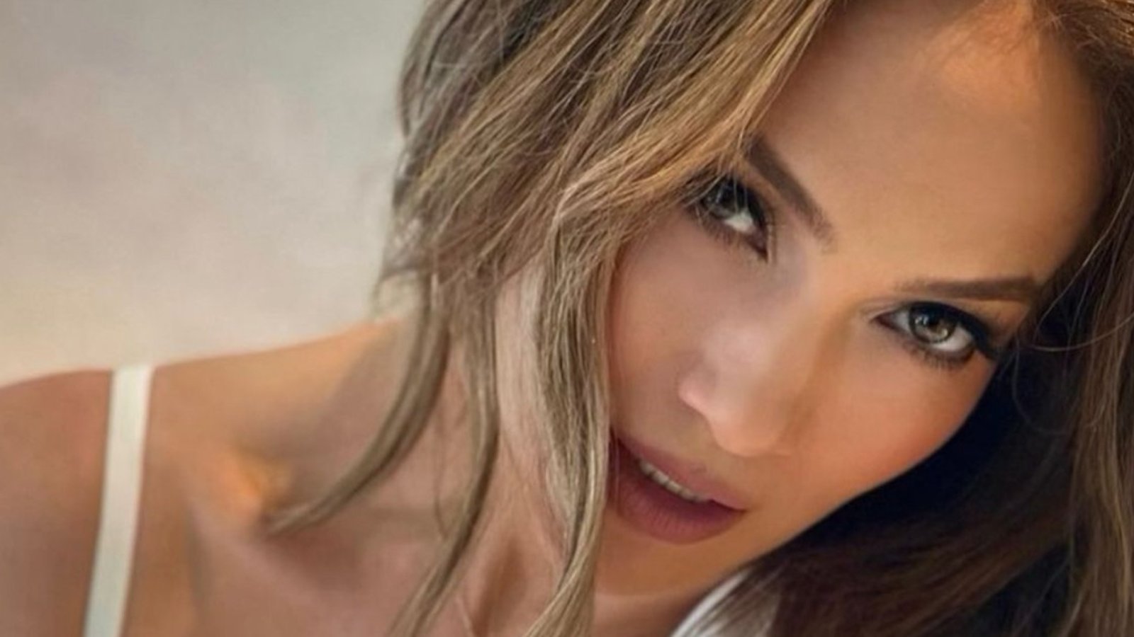 Jennifer Lopez publie des photos dans une tenue légère et les internautes sont complètement sous le charme
