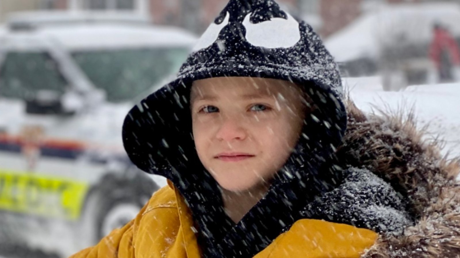 Un garçon de 8 ans sauve la vie d'un homme coincé dans la neige