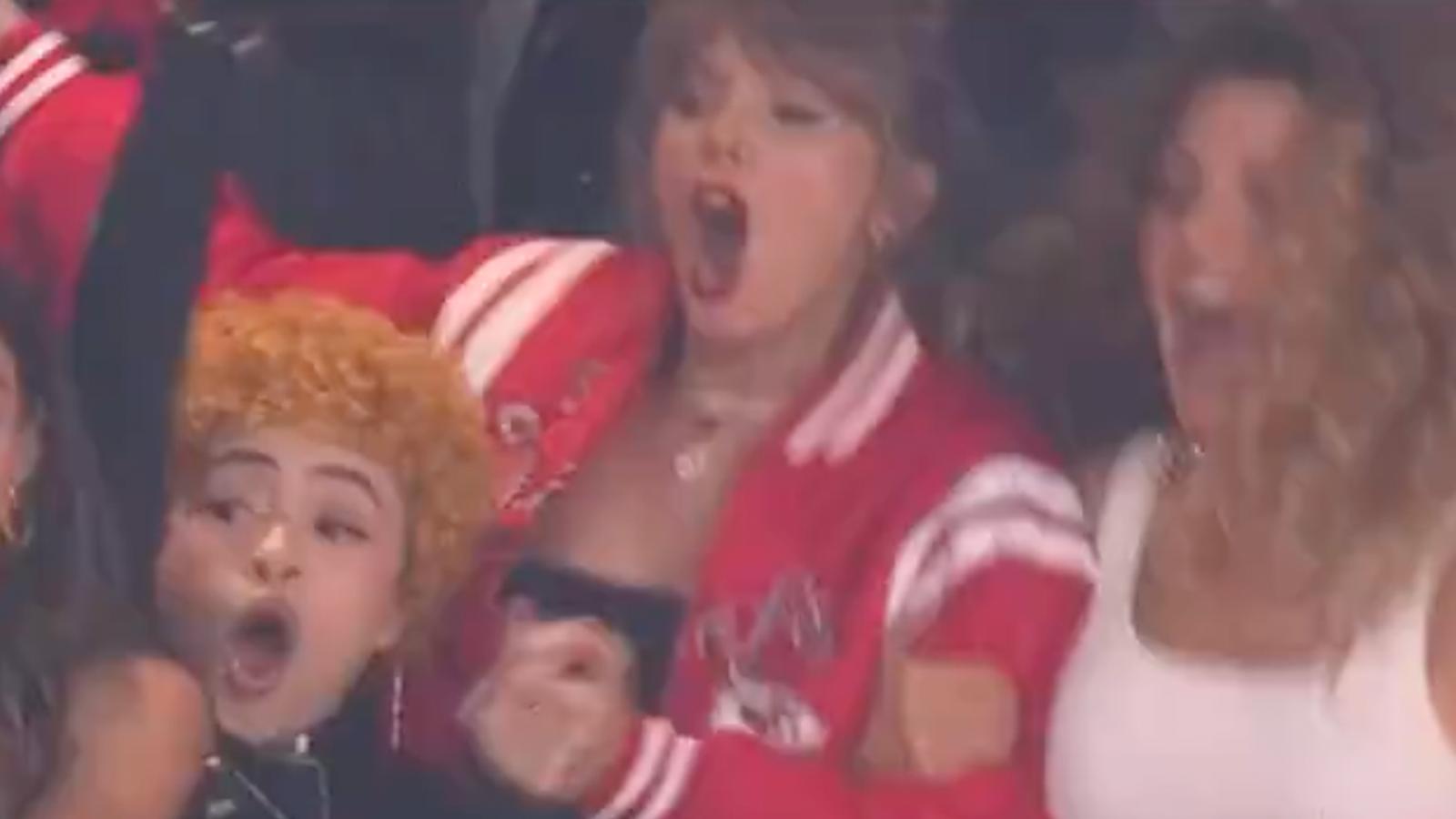 Taylor Swift explose de joie après la victoire des Chiefs au Super Bowl