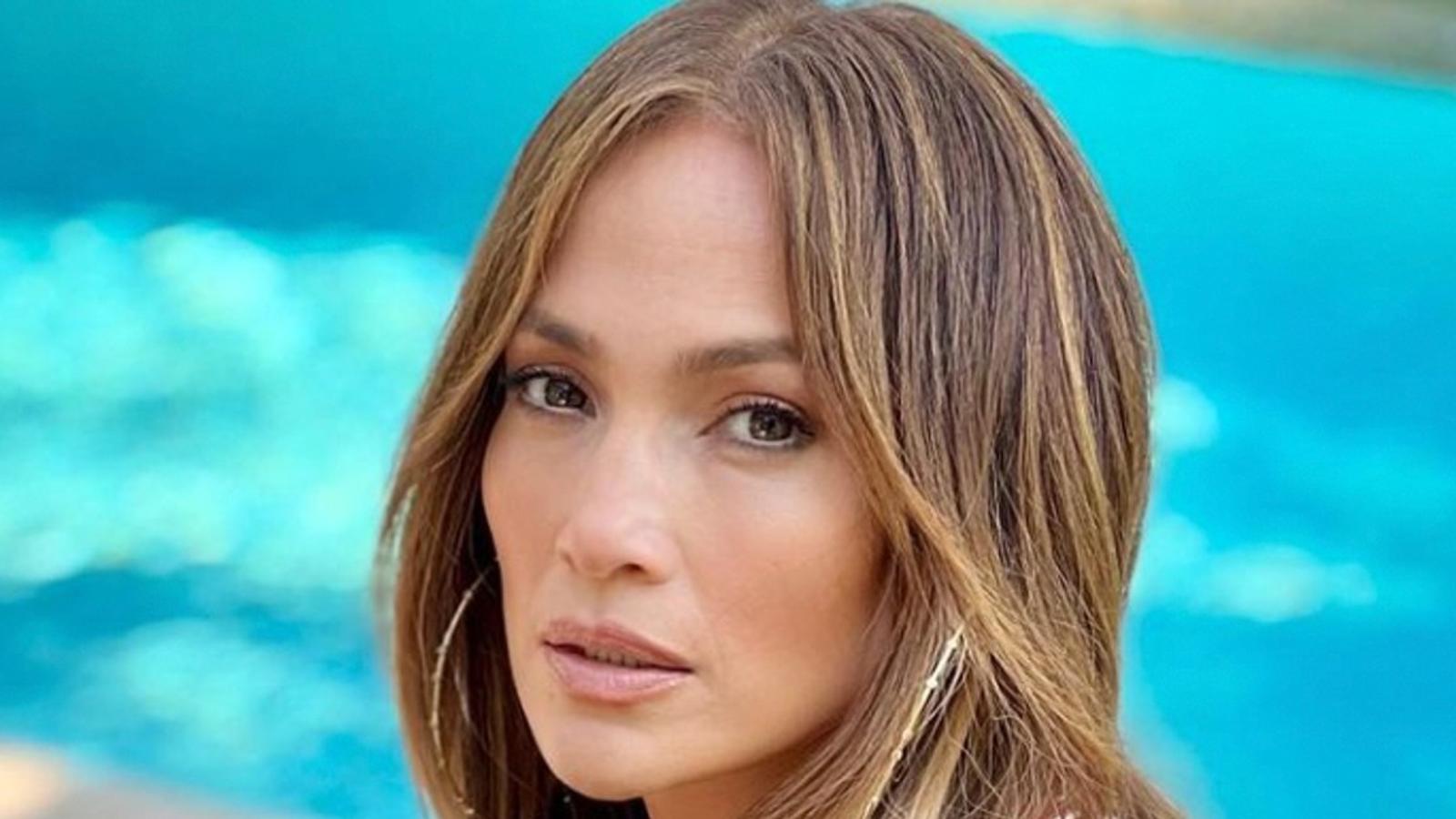 Jennifer Lopez fait monter la température en publiant de sublimes photos en bikini 