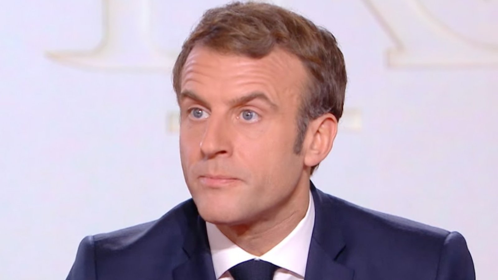 Un retraité non vacciné porte plainte contre Emmanuel Macron