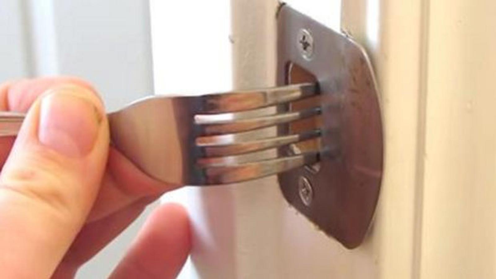 Empêchez les voleurs de s'introduire dans votre domicile à l'aide d'une fourchette
