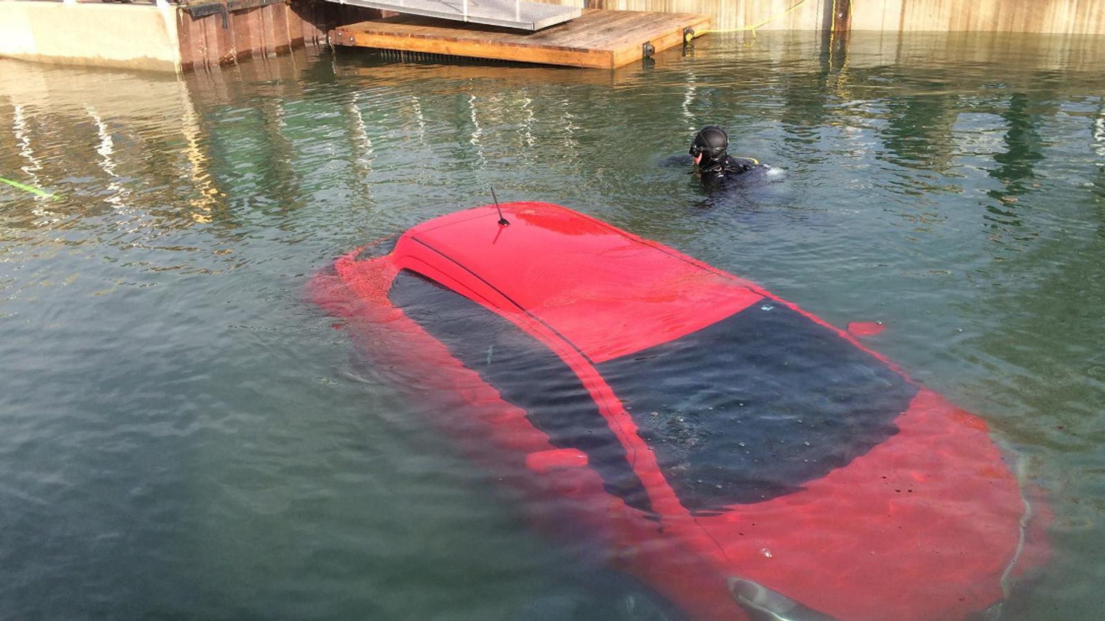 Cette technique infaillible pour briser une fenêtre de voiture tombée dans l'eau, pourrait un jour vous sauver la vie! 
