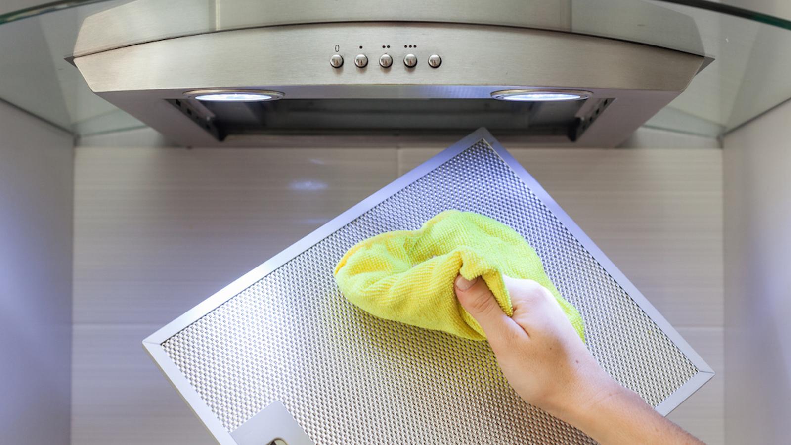Nettoyez parfaitement votre hotte de cuisinière graisseuse en 3 étapes faciles