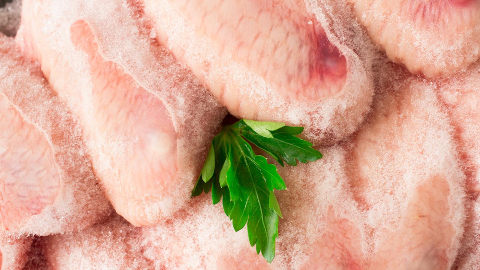 Comment décongeler une poitrine de poulet  rapidement et en toute sécurité 