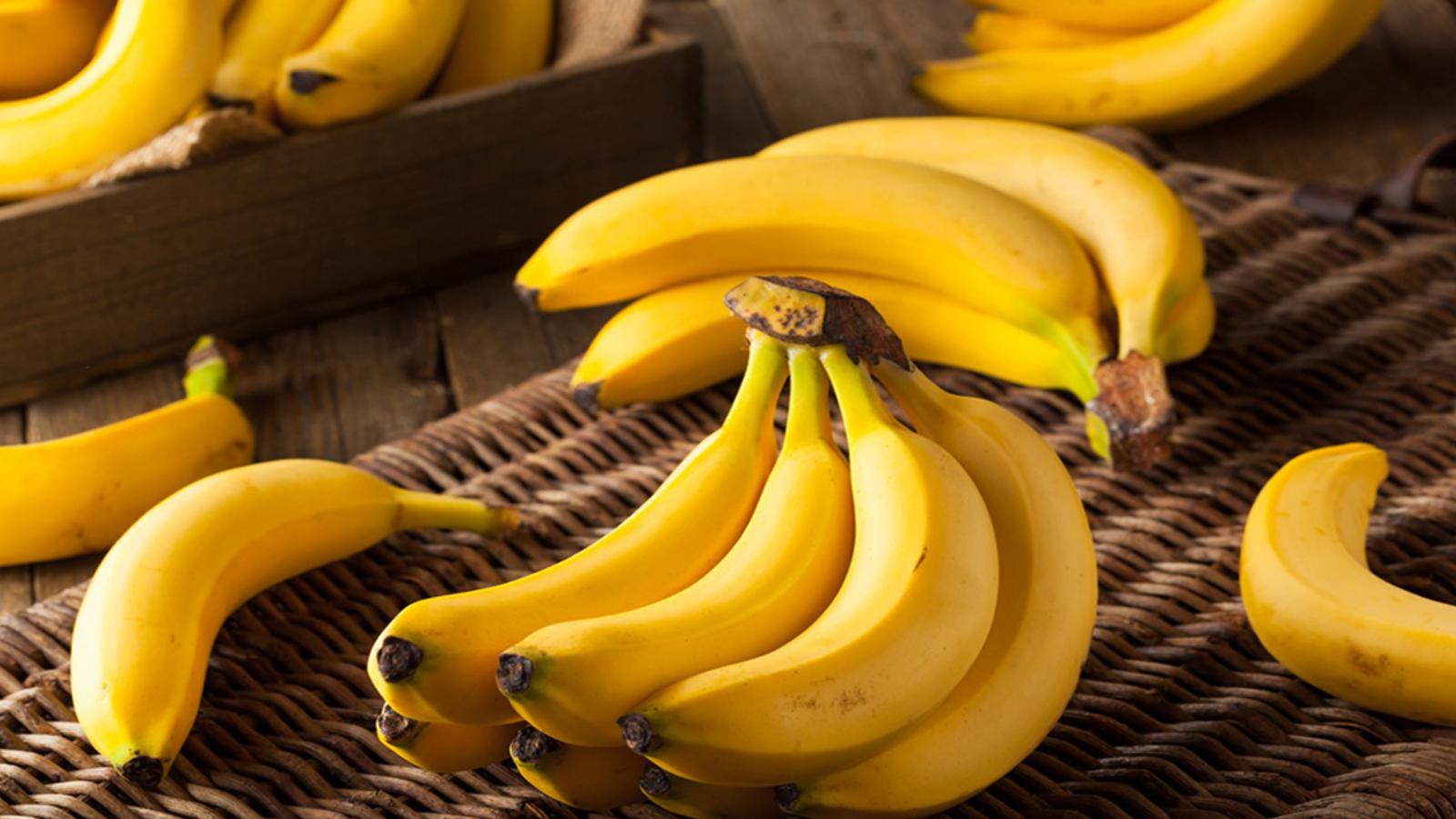 Éloigner les moucherons et empêcher vos bananes de noircir du même coup grâce à ce truc...