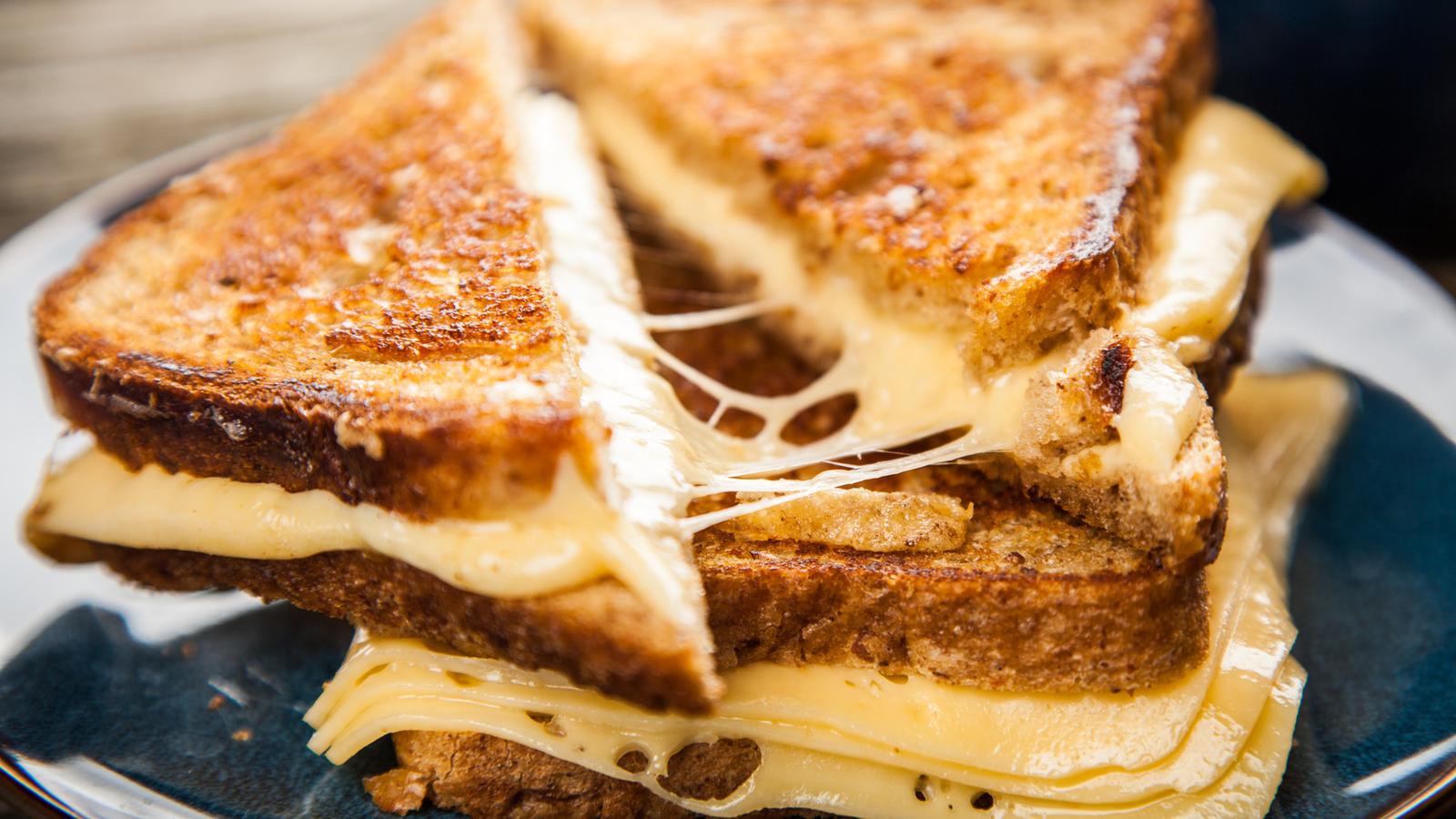 Remplacez le beurre pas de la mayonnaise la prochaine fois que vous faites des grilled cheese