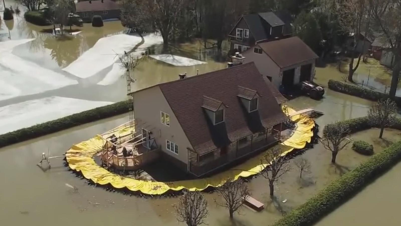 Un citoyen de Rigaud prend les grands moyens pour protéger sa maison des inondations.
