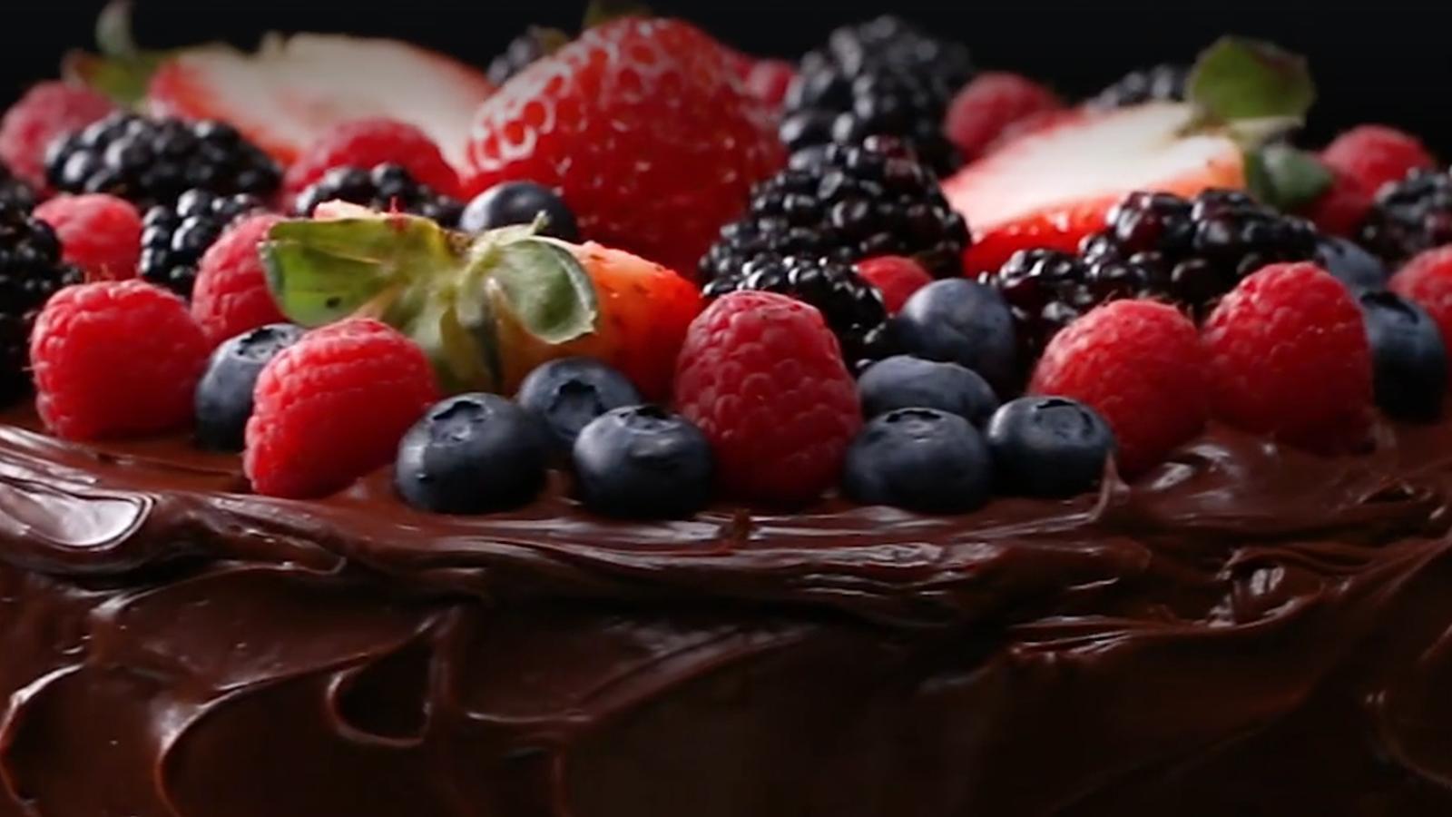 Gâteau décadent au chocolat 100% végan, sans produits laitiers, ni oeufs