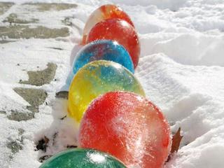Comment décorer votre extérieur avec des ballons de glace