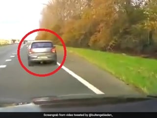 Un homme sauve héroïquement une femme en sacrifiant sa voiture.