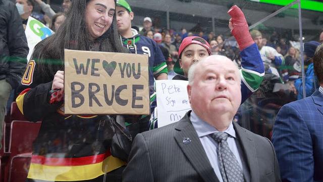 La raison du manque de classe des Canucks envers Bruce Boudreau serait maintenant connue