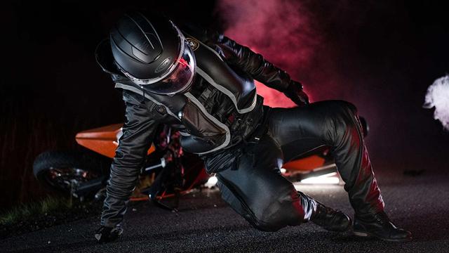 Un jean de moto avec airbags